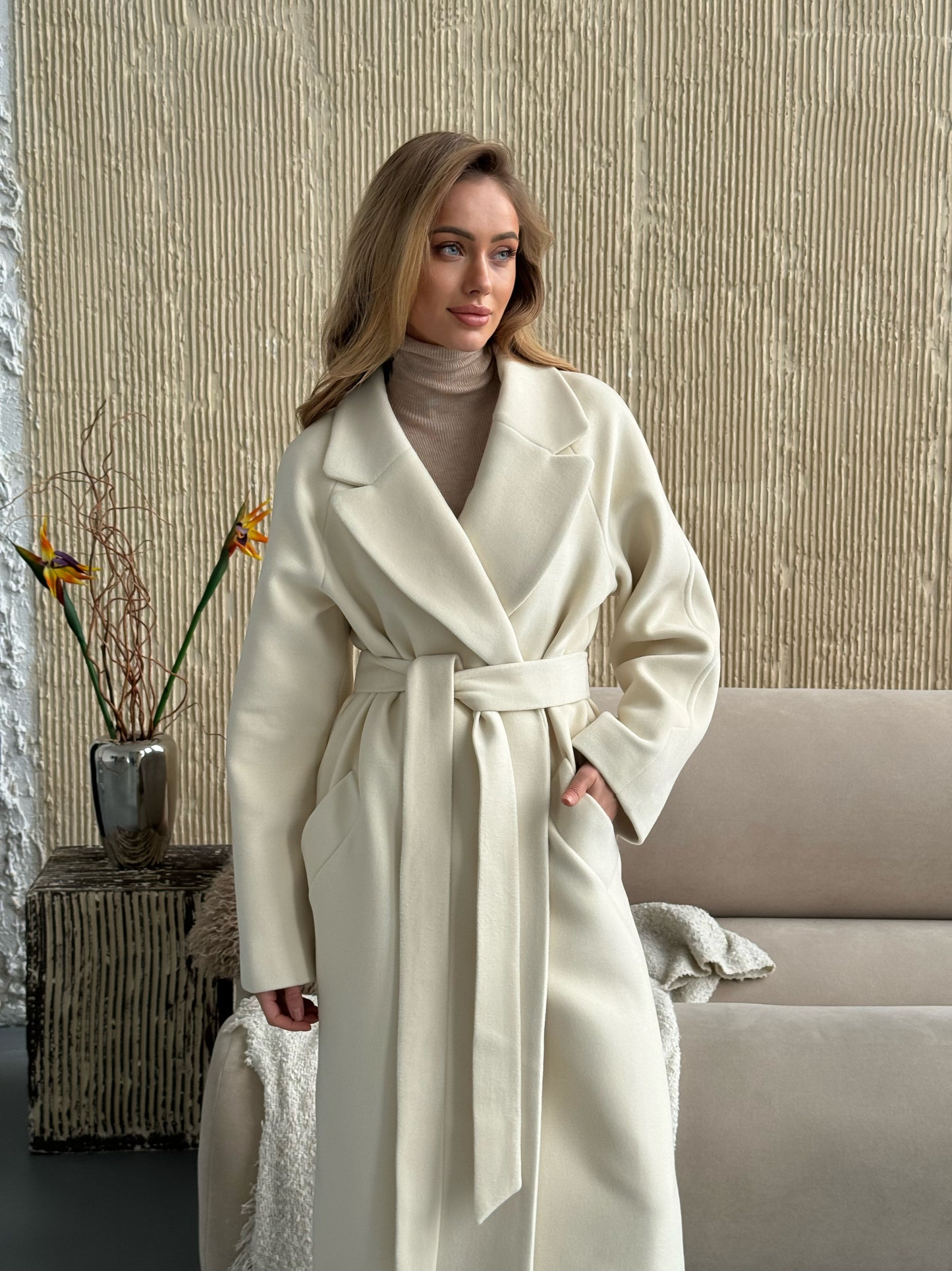 Double-breasted long coat with trim ribbon, white